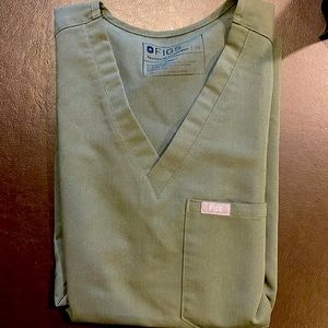Moss Catarina scrub top. Figs. Great condition. XS